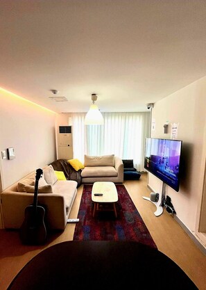 Televisión de pantalla plana, Netflix y piso con calefacción 