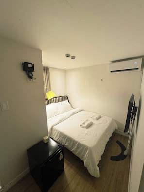 Espace de travail pour ordinateur portable, Wi-Fi gratuit, draps fournis