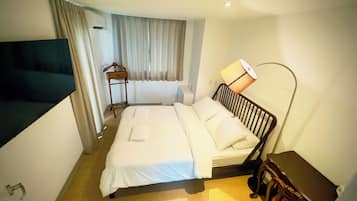 Free WiFi, bed sheets