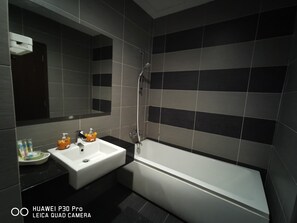 Studio | Soundproofing, iron/ironing board, free WiFi, wheelchair access - Homestay in Johor - Bear House (Johor Bahru)