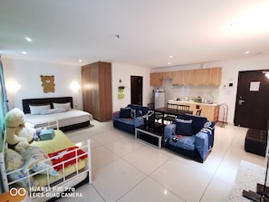 Soundproofing, iron/ironing board, free WiFi, wheelchair access - Homestay in Johor - Bear House (Johor Bahru)