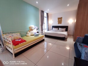 Studio | Soundproofing, iron/ironing board, free WiFi, wheelchair access - Homestay in Johor - Bear House (Johor Bahru)