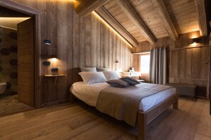 Habitación doble, vista a la montaña | Edredón, escritorio, insonorización y wifi gratis 