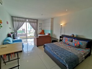 Blackout curtains, soundproofing, iron/ironing board, free WiFi - HomeStay in Johor - Cosy Studio (Johor Bahru)