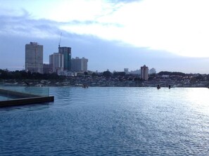 Outdoor pool - HomeStay in Johor - KSL Fun House (Johor Bahru)