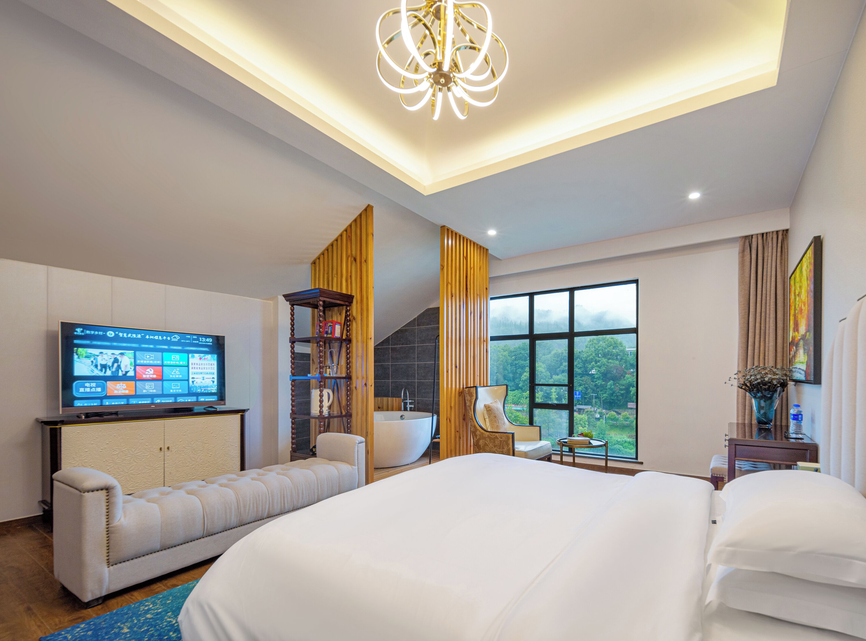 Luxury Studio Suite, 1 King Bed, Bathtub, River View | Blackout drapes, free WiFi, bed sheets