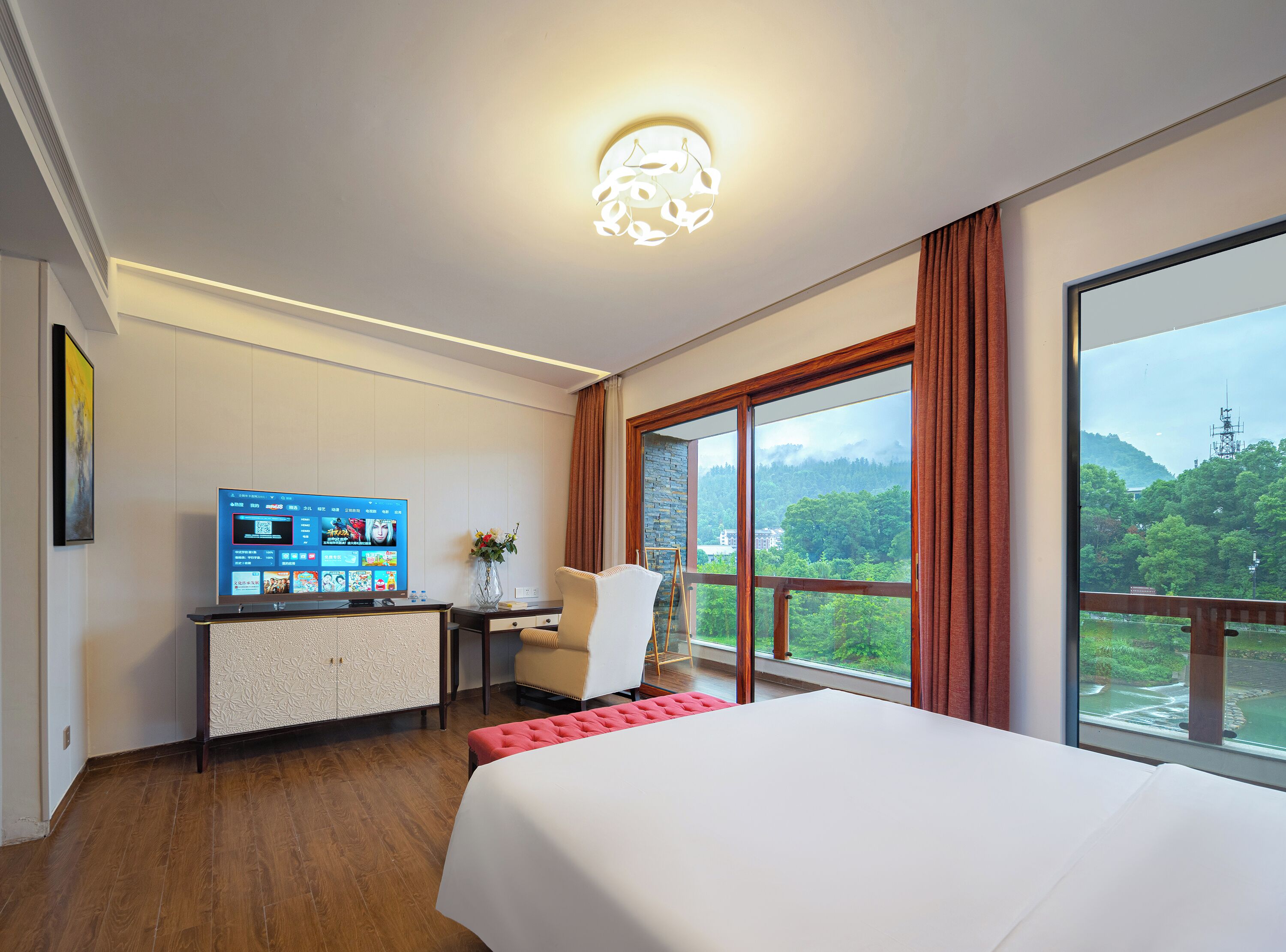 Honeymoon Studio, 1 King Bed, Bathtub, River View | Blackout drapes, free WiFi, bed sheets