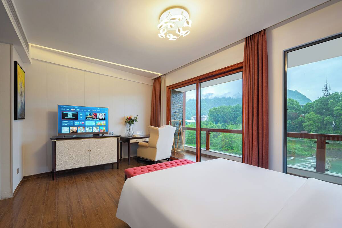 Studio Bulan Madu, 1 Tempat Tidur King, bathtub, pemandangan sungai | Tirai kedap cahaya, Wi-Fi gratis, dan seprai linen