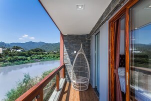 Honeymoon Studio, 1 King Bed, Bathtub, River View | Balcony