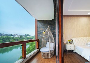Deluxe Double Room, 1 King Bed, Balcony, River View | Blackout curtains, free WiFi, bed sheets - Leading Men Hotel (Zhangjiajie)
