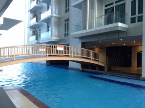 Outdoor pool, an infinity pool - HomeStay D'Esplanade - Sweet Home (Johor Bahru)