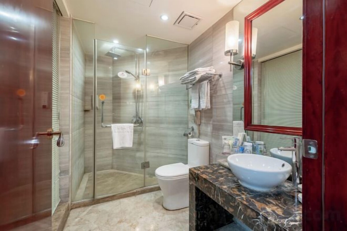 Bathroom | Bathtub