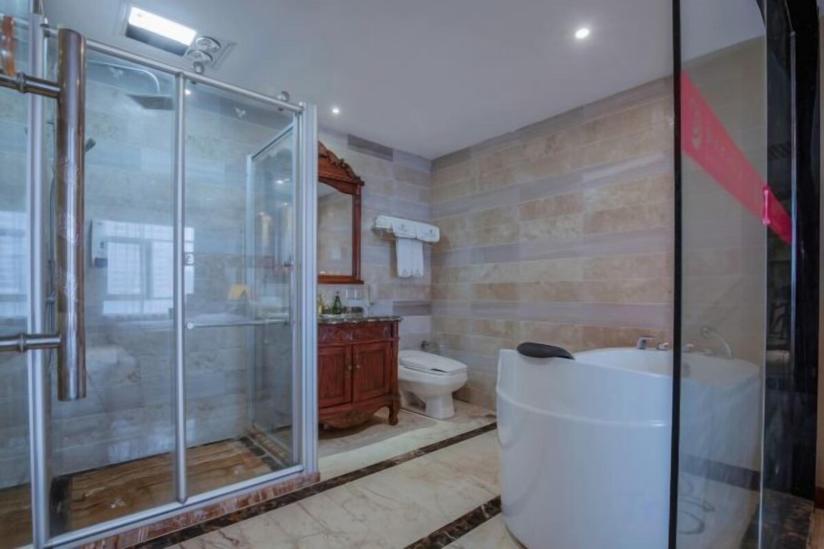 Bathroom | Bathtub