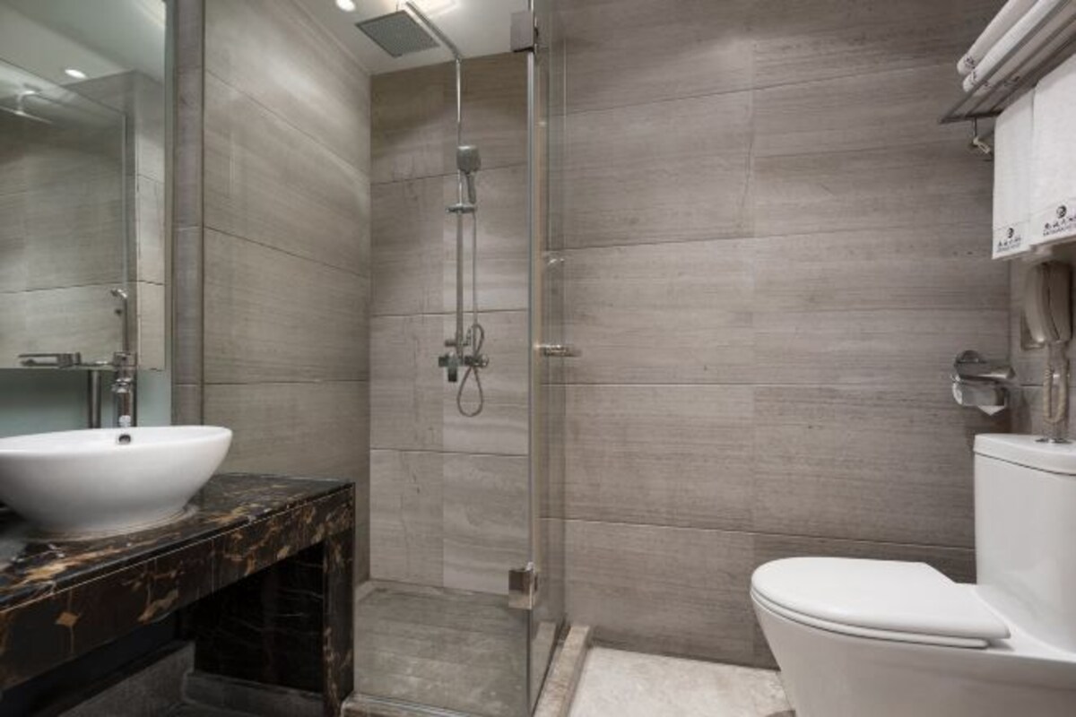 Bathtub