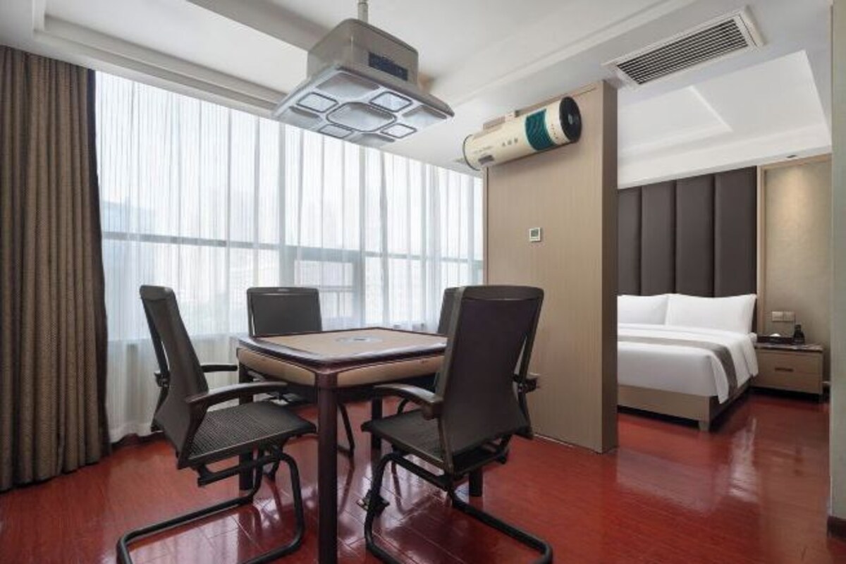Suite With Cards