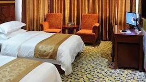 A hotel room with two beds, a desk with a computer, and two armchairs. - Nanyue Tianji Taoyuan Hotel (Hengyang)