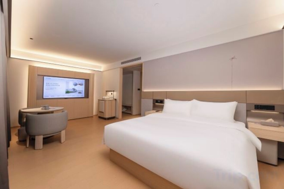 Business Queen Room