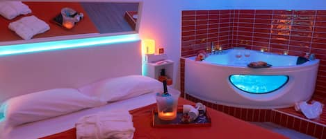 Junior-Suite | 8 Schlafzimmer, Daunenbettdecken, Betten mit Memory-Foam-Matratzen