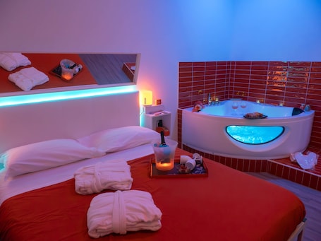Junior Suite | 8 bedrooms, down comforters, memory foam beds, individually decorated