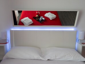 8 habitaciones, cubrecamas y colchones con efecto memoria 
