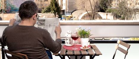 Chambre Triple Exclusive, salle de bains privée | Balcon