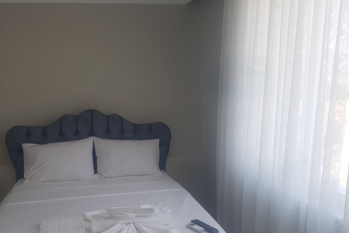 Deluxe Double Room | Desk, iron/ironing board, free WiFi, bed sheets