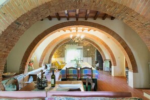 Lobby sitting area - Villa Albergotti (Arezzo)