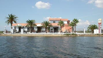 Esterni
