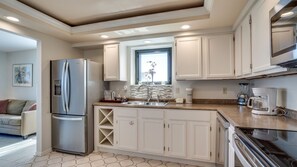 Apartamento, 3 habitaciones | Cocina privada | Frigorífico grande, microondas, horno y placa de cocina