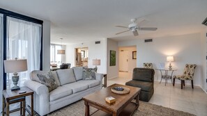 Appart'hôtel, 3 chambres | Coin séjour | Télévision, lecteur de DVD