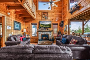Cabin, 3 Bedrooms | Living area
