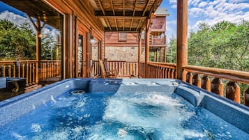 Cabin, 3 Bedrooms | Outdoor spa tub