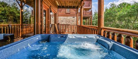 Cabin, 3 Bedrooms | Outdoor spa tub