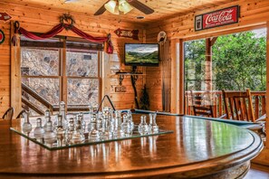 Chalet rustique, 3 chambres | Salle de jeux