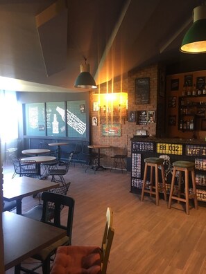 Bar (on property) - Tum Hotel (Bandirma)