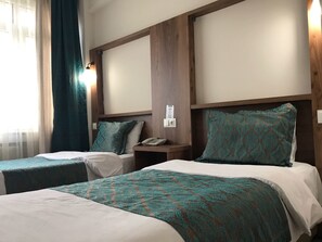 Standard Twin Room | Minibar, desk, iron/ironing board, free cribs/infant beds - Tum Hotel (Bandirma)