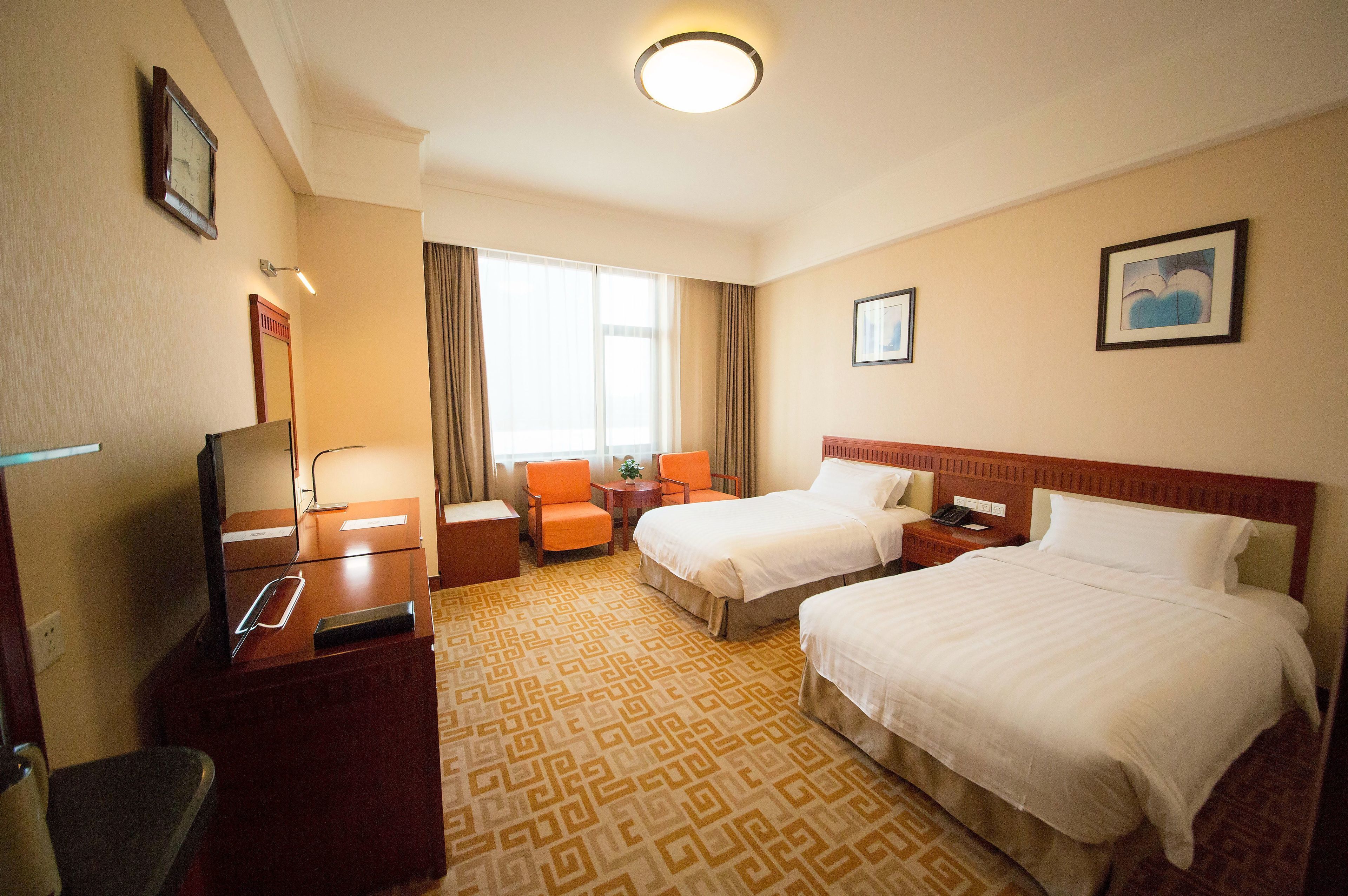 standard twin room (no window in part of rooms ) | minibar, in-room safe, desk, blackout curtains