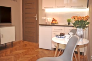 Økonomistudio (HOME C) | Spiseområde på rommet