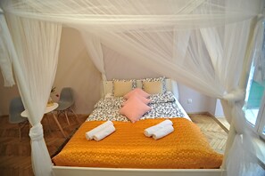 Economy Apartment, 1 Queen Bed with Sofa bed (HOME A) | Premium bedding, iron/ironing board, free WiFi, bed sheets - OK HOME Apartments (Kraków)