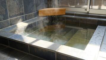 Separate bathtub and shower, spring water bathtub, free toiletries