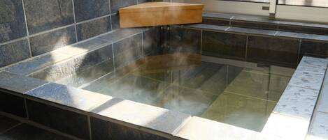 Banheira e chuveiro separados, banheiras de fontes termais