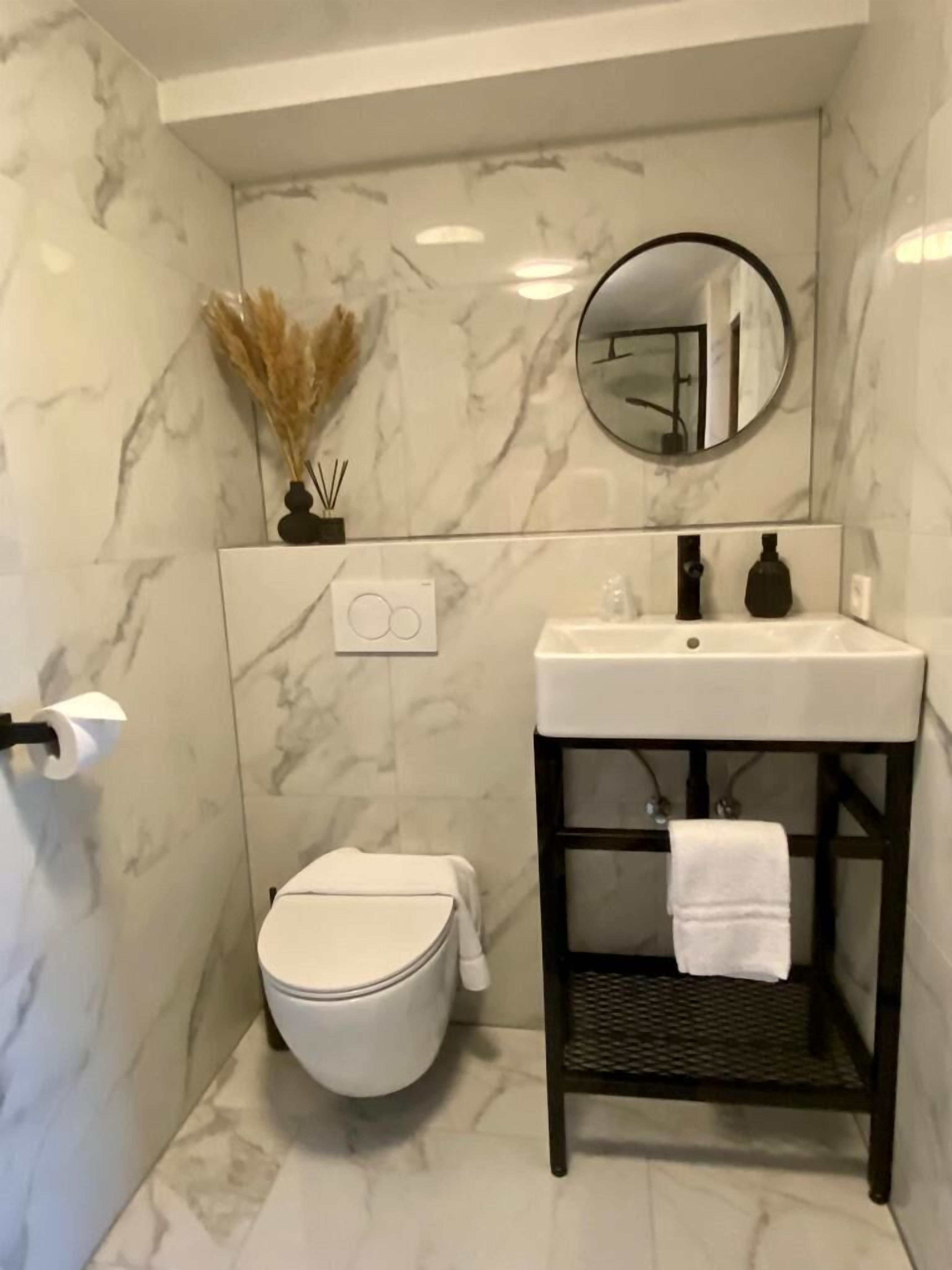 double room | bathroom | free toiletries, hair dryer, towels, soap