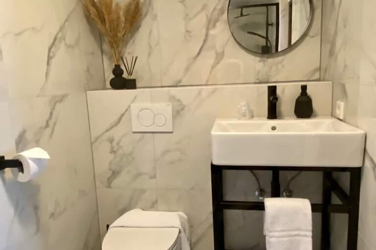 double room | bathroom | free toiletries, hair dryer, towels, soap