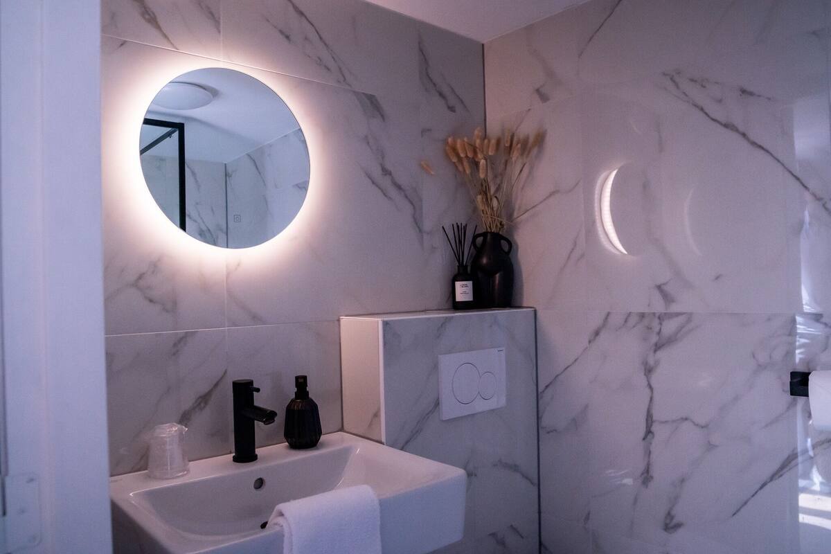 double room | bathroom | free toiletries, hair dryer, towels, soap