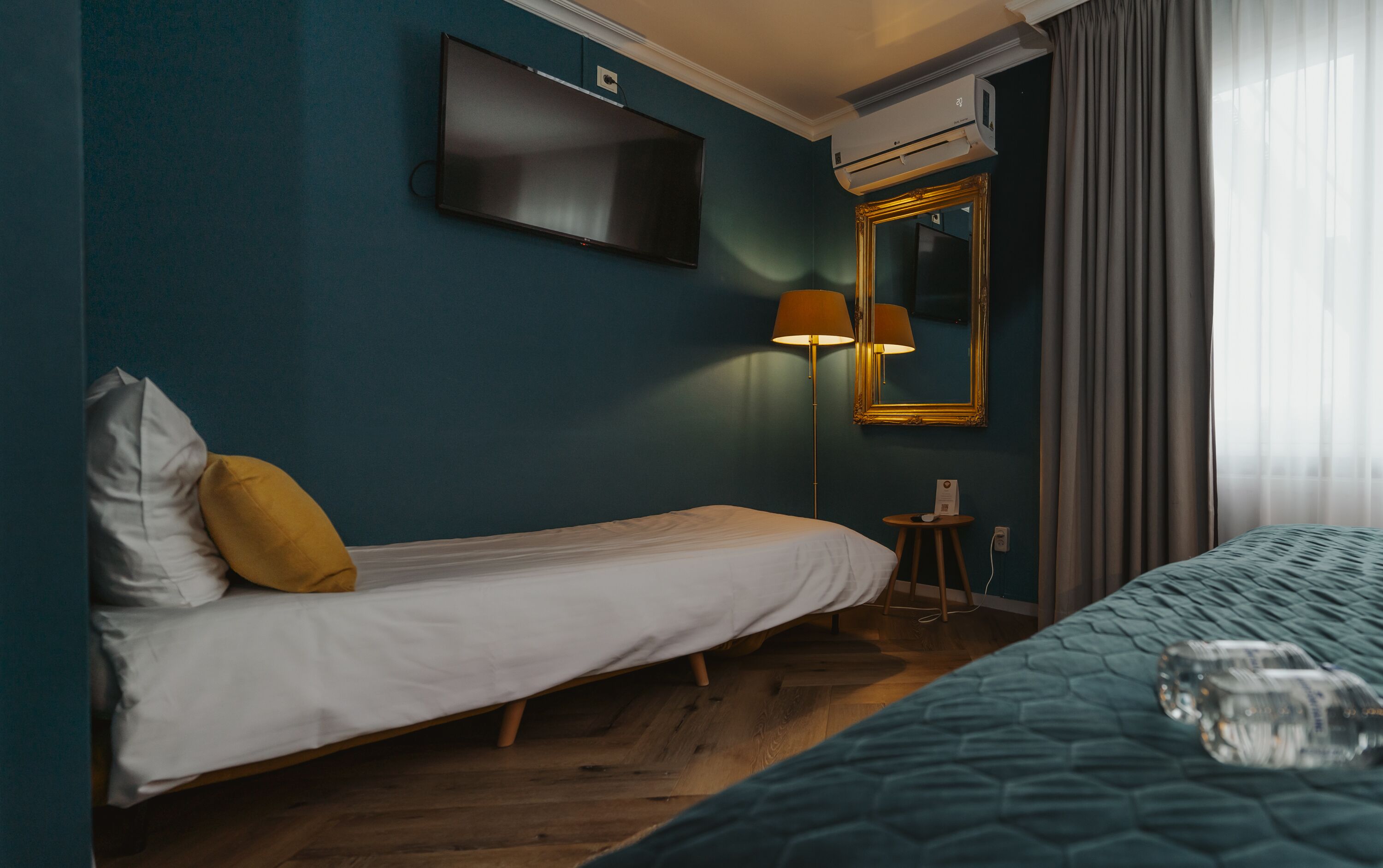 triple room, ensuite | 1 bedroom, iron/ironing board, free wifi, bed sheets