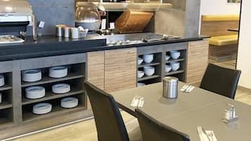 Desayuno buffet todos los días (EUR 22.00 por persona)