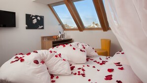Romantic Room | Peti besi dalam bilik, meja, kalis bunyi, seterika/papan seterika 