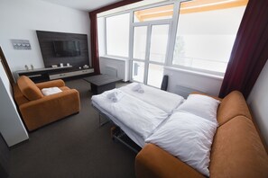 Katil Select Comfort, peti besi dalam bilik, meja