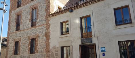 Fachada da propriedade