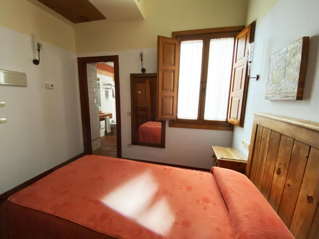 classic single room | wifi, bed sheets